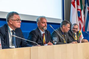 PLB XVII Seimo posėdis, Laurynas Gerikas (per vidurį) BLB atstovas