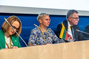 PLB XVII Seimo posėdis, Asta Kulikauskaitė BLB atstovė (per vidurį)