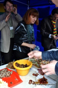 1285848423